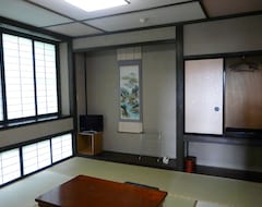 Pensión Uraya (Himi, Japón)