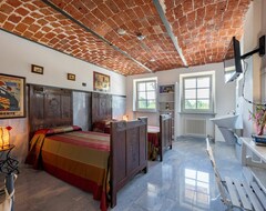 Toàn bộ căn nhà/căn hộ Cosy Apartment For 7 People With Pool, Wifi, Tv And Balcony (Montafia, Ý)