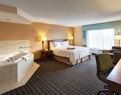 Khách sạn Hampton Inn & Suites by Hilton Toronto Airport (Mississauga, Canada)