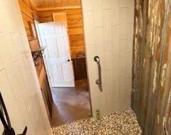 Koko talo/asunto Rustic Silo Home, Huge Shower, Kitchen, Sunsets. (Lewistown, Amerikan Yhdysvallat)