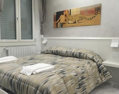 Hotel Picaflor Art & Rooms (Milan, Italy)