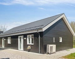Toàn bộ căn nhà/căn hộ Vacation Home Hidde - 200m From The Sea In Djursland And Mols In Rønde - 6 Persons, 3 Bedrooms (Rønde, Đan Mạch)