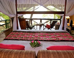 Khách sạn Samburu Intrepids Tented Camp (Isiolo, Kenya)