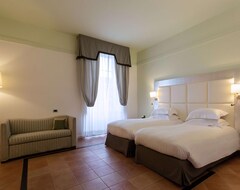 فندق بالاتسو غراتشولو نابولي إم جاليري باي سوفيتل (نابولي, إيطاليا)