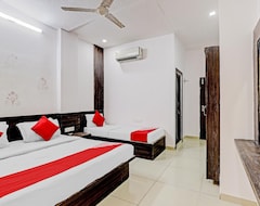 Hotel OYO Crystal Residency (Delhi, India)