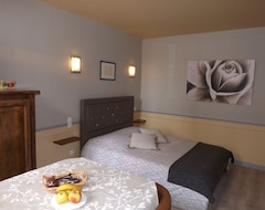 Hotel Stylish Furnished Room Price Shock (Fougeres, Francuska)