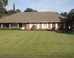 Entire House / Apartment Home/mini Resort- Pool, Tennis Court, Par 3/four Hole Golf Course, Lg. Clubhouse (Zachary, USA)
