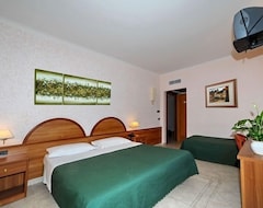 Khách sạn Hotel L'Aquila (Pomezia, Ý)