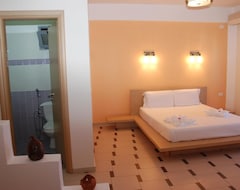 Khách sạn Arel Hotel (Saranda, Albania)