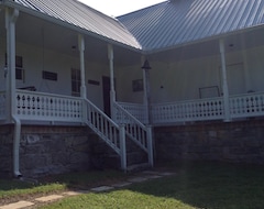 Casa/apartamento entero Spacious Historical County Farmhouse (Carthage, EE. UU.)