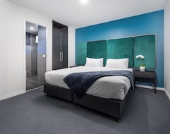 Oros Hotel And Apartments (Melbourne, Australia)