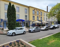 Khách sạn Hotel Beke Sziget Komlo (Komló, Hungary)