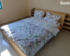 Gæstehus Bedroom 2, Couples Should Be Married (Abu Dhabi, Forenede Arabiske Emirater)