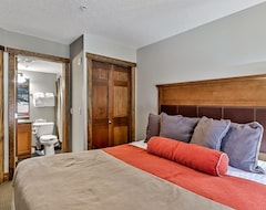 Koko talo/asunto Fenwick Vacation Rentals Spacious Mountain 2 Bedroom With Hot Tub (Canmore, Kanada)