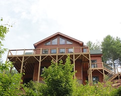 Entire House / Apartment Lakefront Log Cabin With Private Dock On Lake Rhodhiss With Kayaks & Paddleboard (Valdese, USA)