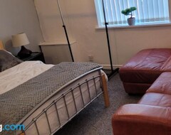 Toàn bộ căn nhà/căn hộ No 2 Decent Home -Large Deluxe bedroom (Dukinfield, Vương quốc Anh)
