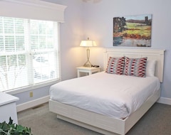 Casa/apartamento entero Sleeps 12 - Large 4br Townhome, Indoor/outdoor Pool, Golf, Close To Theme Parks! (Gloucester, EE. UU.)