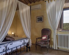 Toàn bộ căn nhà/căn hộ Suite Indipendent Apartment Located In Historic Estate From 1600 (Murlo, Ý)