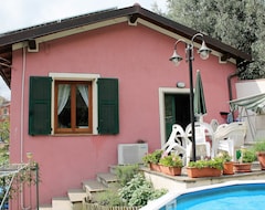 Toàn bộ căn nhà/căn hộ Quiet South Facing Detached House On Edge Of Village, With Pool, Close To Genoa (Uscio, Ý)
