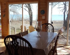 Entire House / Apartment The Dell Cottage: A Private Lakefront Family Owned Home On Lake Huron (Port Sanilac, USA)
