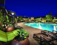 Khách sạn Oakwood At Astoria (Irvine, Hoa Kỳ)