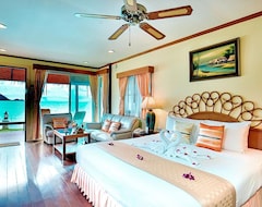 Khách sạn Sunset Village Beach Resort (Sattahip, Thái Lan)