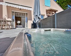 Toàn bộ căn nhà/căn hộ Studio Apartment Jacuzzi Privatif, Piscine Chauffée With Shared Heated Pool & Wi-fi (Villetelle, Pháp)