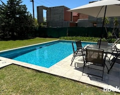 Entire House / Apartment Casa Quinta En Gonnet (La Plata, Argentina)