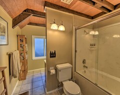 Casa/apartamento entero Amber Cabin W/ Hot Tub, Near Top Vineyards! (Pollock Pines, EE. UU.)
