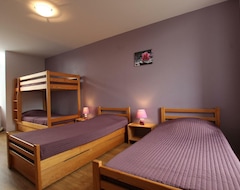 Cijela kuća/apartman Gite La Ronde-haye, 4 Bedrooms, 12 Persons (La Ronde-Haye, Francuska)
