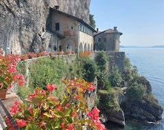 Toàn bộ căn nhà/căn hộ Villa Biancospino Close By Monate Lake (Travedona-Monate, Ý)