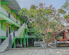Otel Oyo Life 92919 Kost Wijaya Kusuma Lake Syariah (Madiun, Endonezya)