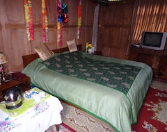 Hotel Alif Laila Houseboats (Srinagar, India)