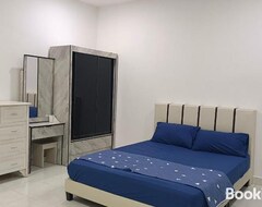 Koko talo/asunto 8pax Comfortable Setia Residen (Sitiawan, Malesia)