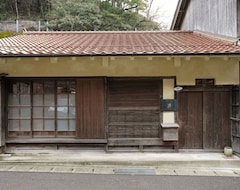 Hotel An Old Folk House In The Back Alley Of A Hot Sprin / Oda Shimane (Misato, Japan)
