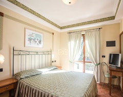 Toàn bộ căn nhà/căn hộ Elegant 1 Bedroom Apartment With Indoor Pool (Guidonia Montecelio, Ý)