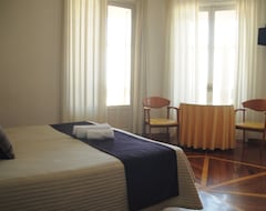 Hotel Luis XV Hostel (Madrid, Spain)
