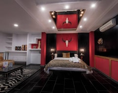 Otel Molucano Themed Rooms (Ronda, İspanya)