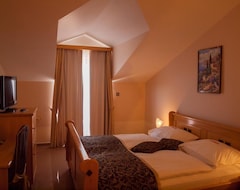 Khách sạn Hotel Miramare (Vodice, Croatia)