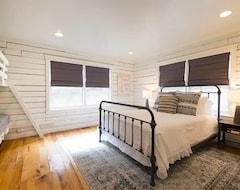 Cijela kuća/apartman Spacious Cabin With Large Porch And Beautiful Views (Franklin, Sjedinjene Američke Države)