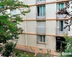 Toàn bộ căn nhà/căn hộ Appartement Spacieux Avec Balcon (Saint-Fons, Pháp)