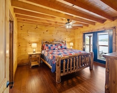 Entire House / Apartment Gorgeous Lake Views, Boat Rental, Boat Dock Sleeps 7 (Leesburg, USA)
