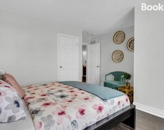 Cijela kuća/apartman Elevate Your Family Getaway in Oshawa with the brand new Luxury Villa (Oshawa, Kanada)