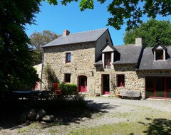 Cijela kuća/apartman Superb 17Th Century House. Large Quiet Plot. Trampoline / Toys (Tinténiac, Francuska)