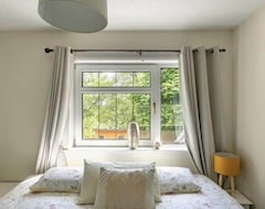 Tüm Ev/Apart Daire A Three Bedroom Apartment , With 2 Bathrooms . Suitable For A Group Of 5 (Glasgow, Birleşik Krallık)