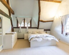 Toàn bộ căn nhà/căn hộ Dream 6-bedroom Villa With Private Tennis Court, Sauna & Jacuzi. (Le Tilleul, Pháp)