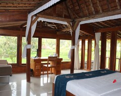 Koko talo/asunto A Calm And Beautiful 3 Bedrooms Villa In The Heart Of Beautiful Rice Fields (Tegal, Indonesia)