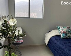 Koko talo/asunto New Lovely 3 Bedroom Condo With An Awesome View! (Bello, Kolumbia)