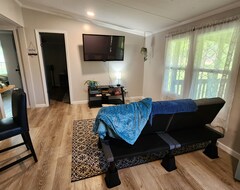 Khu cắm trại Remodeled Home W/ Firepit, Large Yard & Amenities Of Home. Quiet And Cozy! (Whiteville, Hoa Kỳ)
