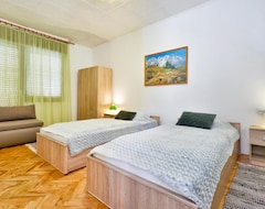 Hele huset/lejligheden 2 Bedroom Accommodation In Ivanska (Ivanska, Kroatien)